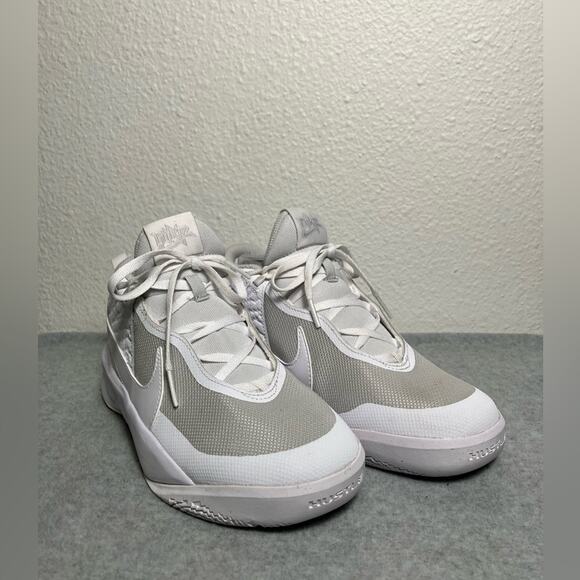 Nike Team Hustle D‎ 10 youth White/White-photon Dust-volt basketball shoes new - Picture 2 of 7
